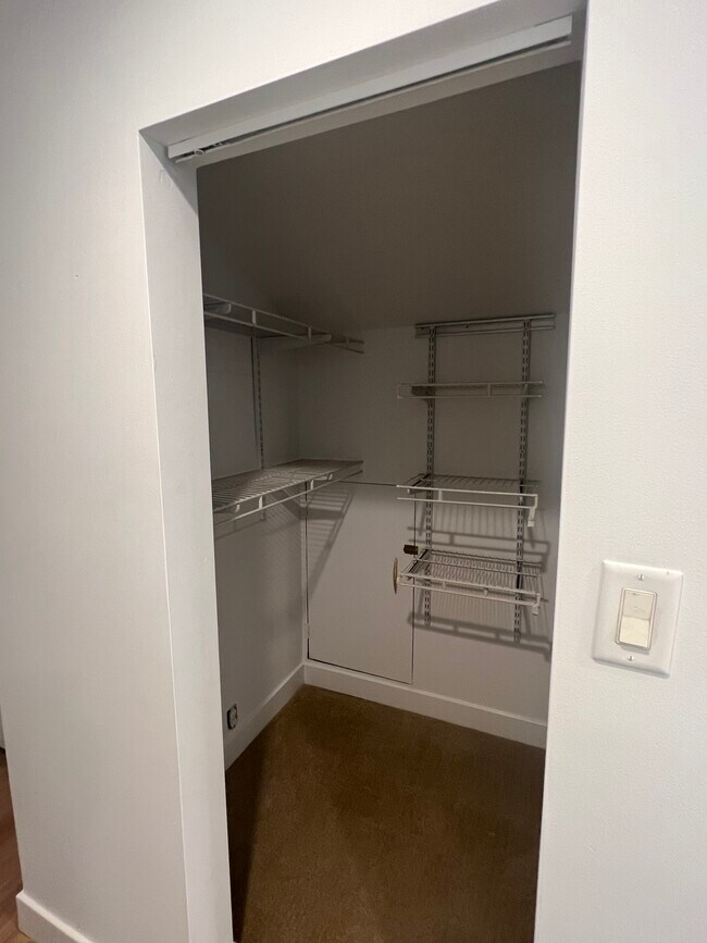 Building Photo - 3S270 Williams Rd