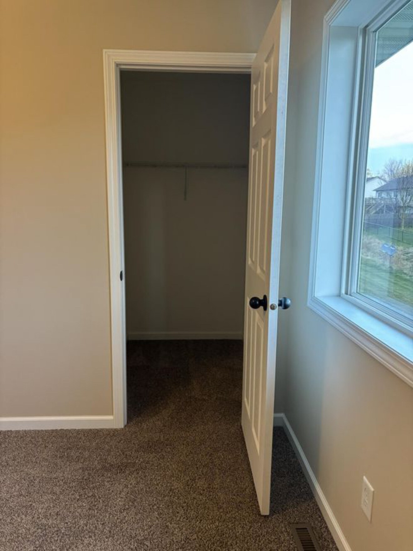 Building Photo - 423 E Cheyenne St