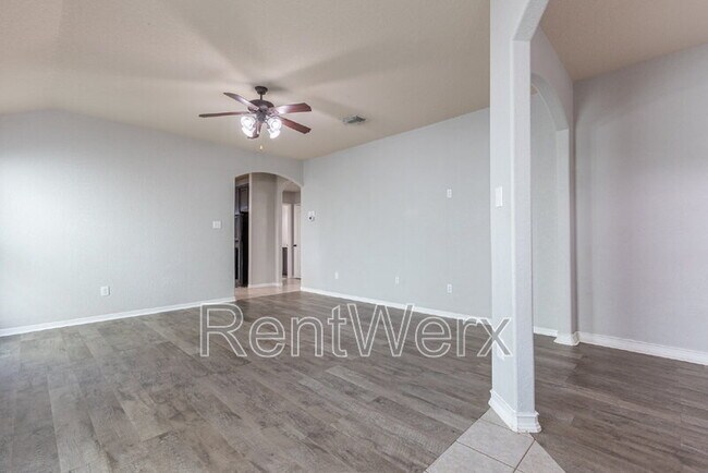 Building Photo - 5815 Southern Knoll