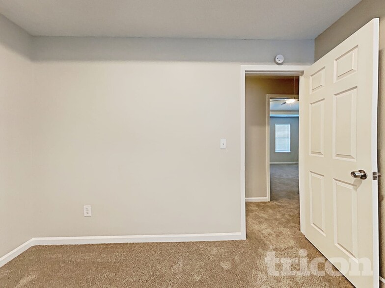 Building Photo - 4123 Green Field Dr