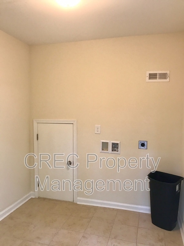 Building Photo - 205 Weber Rd