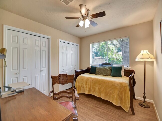 Building Photo - 21902 Meadowhill Dr