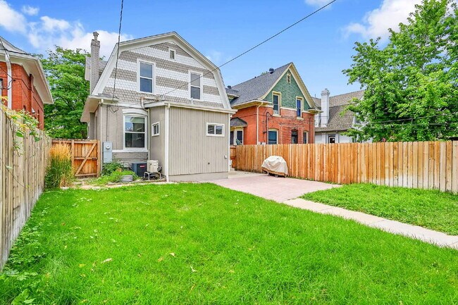 Building Photo - $3,595 - 3 Bed, 2 Bath Updated Home In Den...