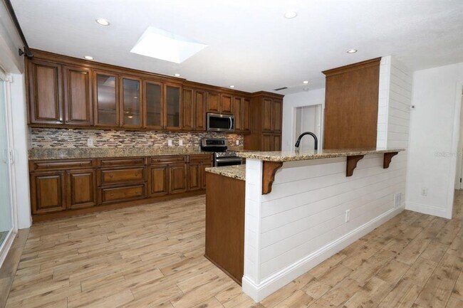 Building Photo - 411 Valencia Cir