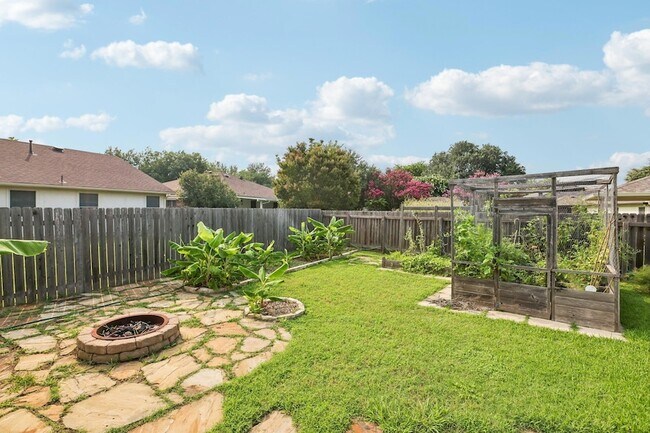 Building Photo - 2656 Bradley Ln