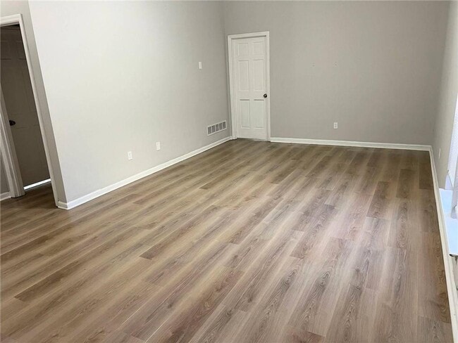 Building Photo - 2961 Hawk Ct SE