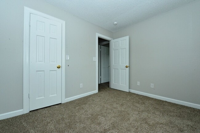 Building Photo - Close to Base, Beach and Downtown!