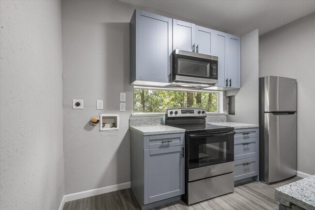 Building Photo - 401 Putnam Dr