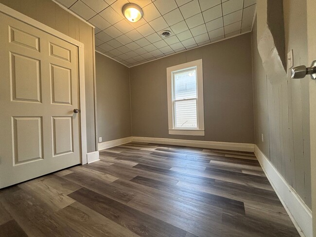 Building Photo - Recently Remodeled 3 bedroom 1 bath home!