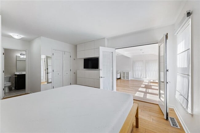 Building Photo - 908 Lenox Hill Ct NE