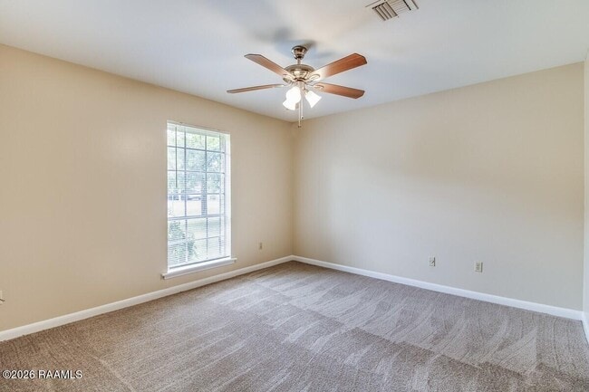 Building Photo - 242 Monteigne Dr