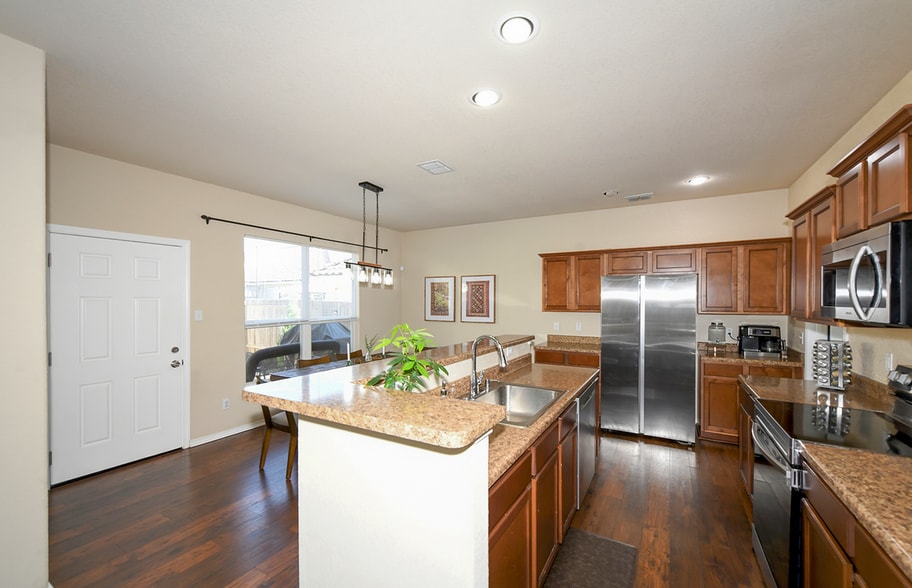Building Photo - 1119 Pinnacle Falls
