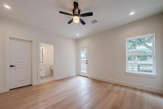 Building Photo - 1511 Alamo St