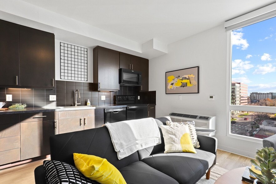 Building Photo - 757 Grant