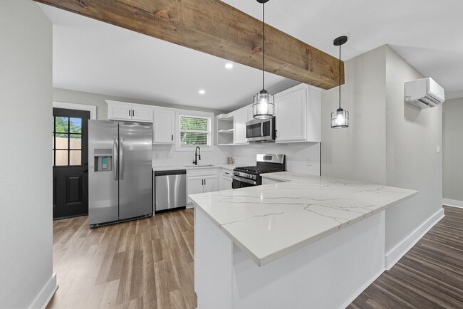 Building Photo - 507 E Dumble St