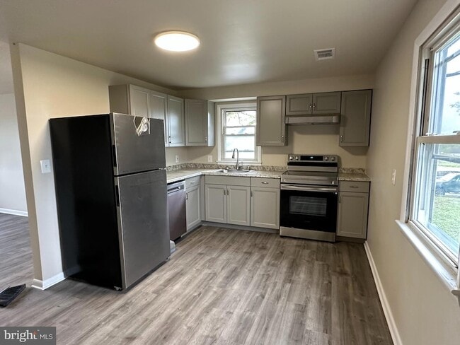 Building Photo - 1437 Liberty Rd