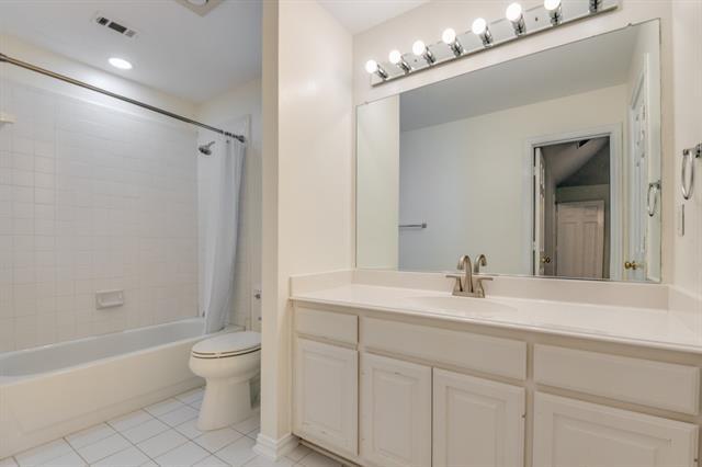 Building Photo - 3720 Southport Dr