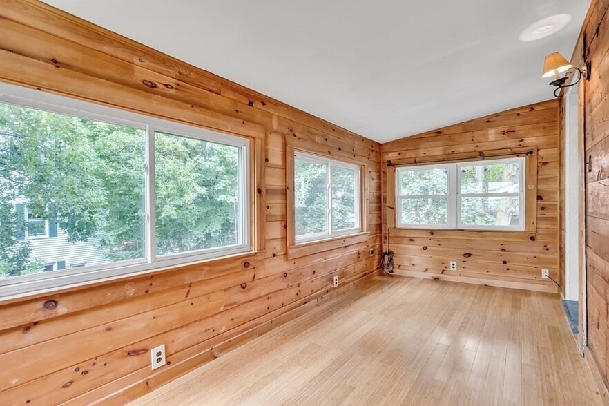 Building Photo - 9 Victoria St