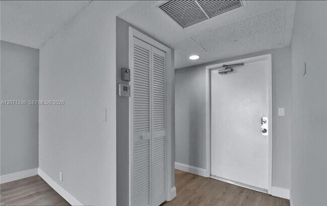 Building Photo - 3090 N Course Dr