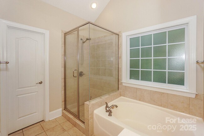 Building Photo - 181 Streamside Pl