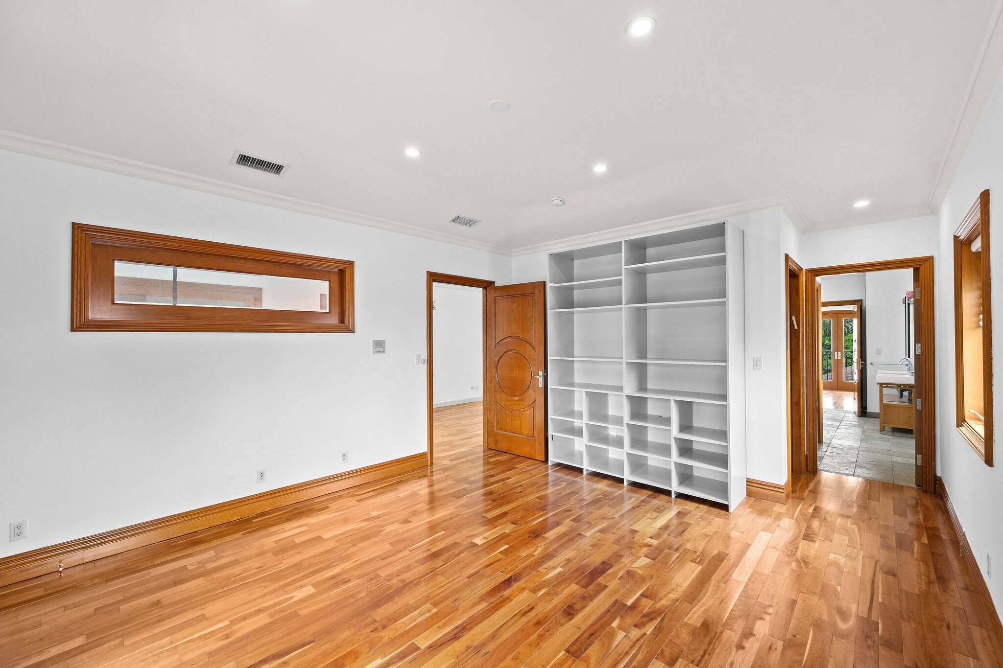 Building Photo - 9033 Cresta Dr