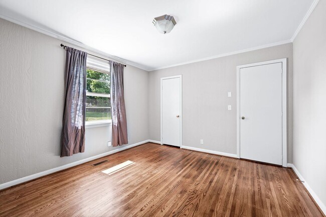 Building Photo - Beautifully Updated 3BR/1.5BA Home in Coveted Caldwell Hall!