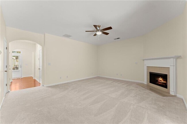 Building Photo - 5165 Sherwood Way