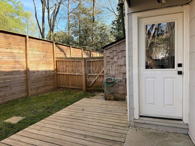 Building Photo - 406 S Columbia Dr