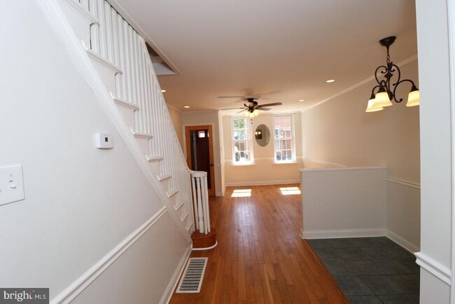 Building Photo - 1422 S Orianna St