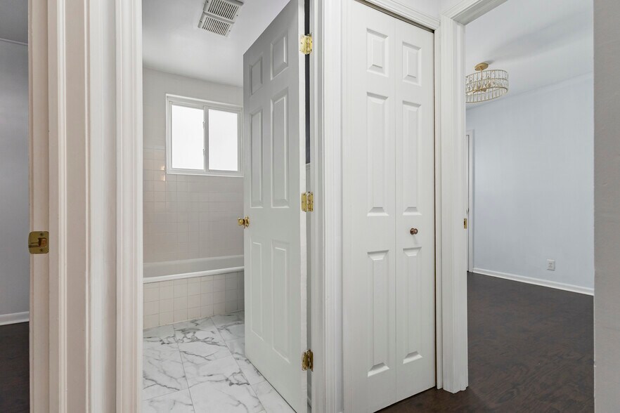 Building Photo - 1354 Maryland St