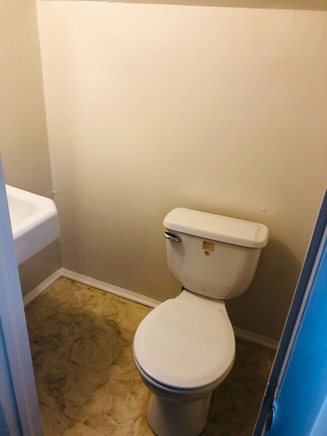 Building Photo - Adorable 3 bdrm/1.5 bath Home on a Corner Lot Across From Belmont Golf Course in Lakeside!