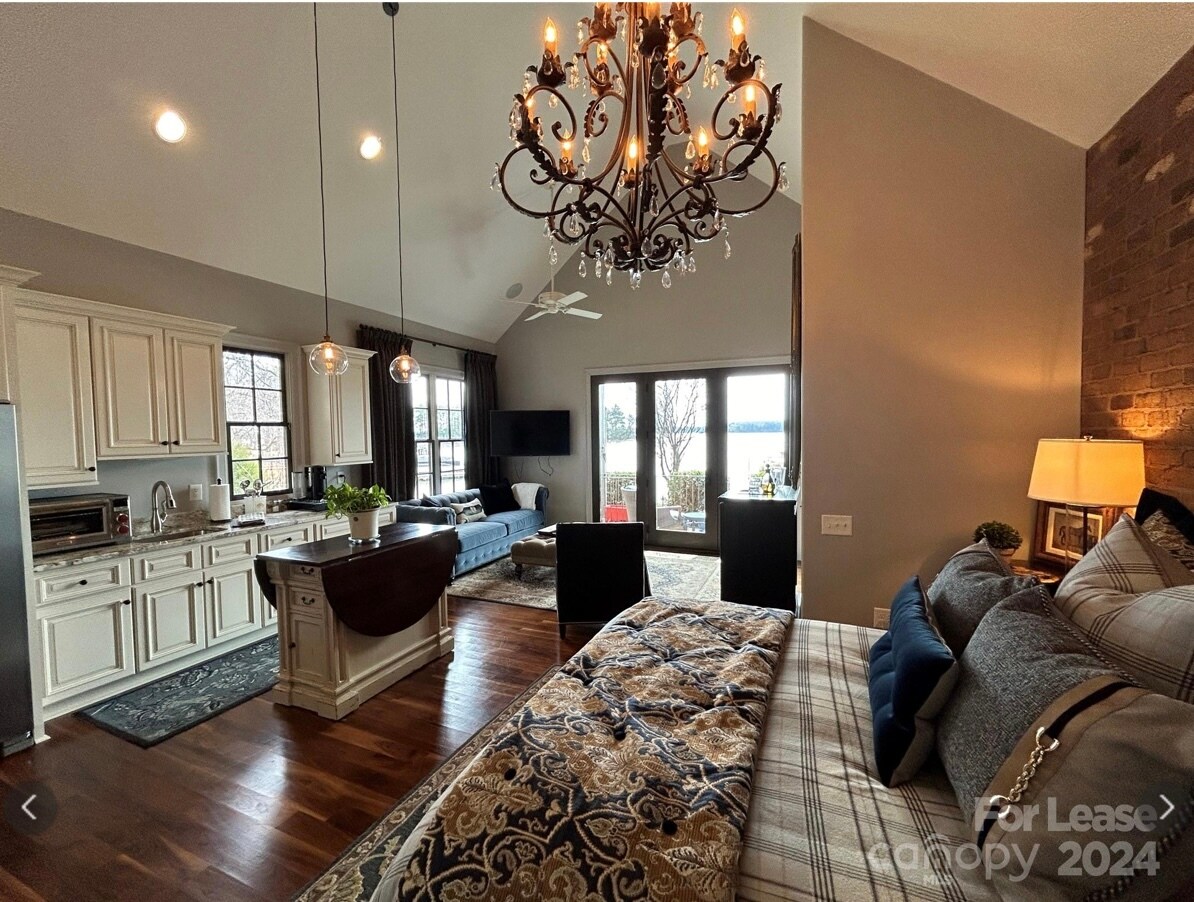 Building Photo - 17120 Belle Isle Dr