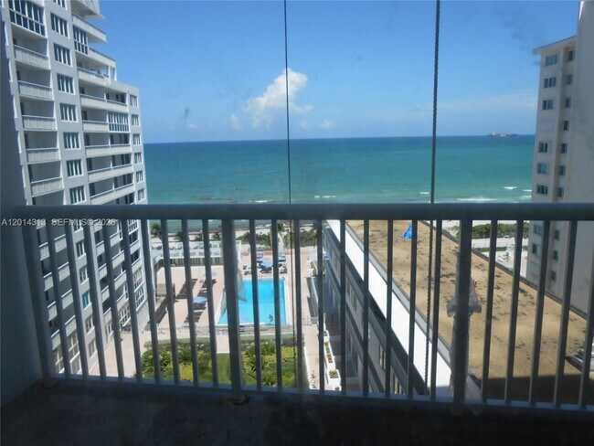 Building Photo - 5401 Collins Ave