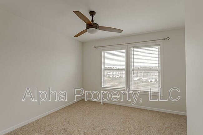 Building Photo - 420 Yellow Fox Rd