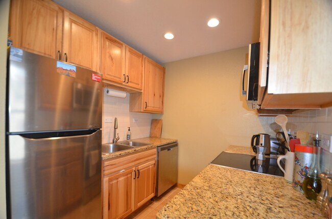 Building Photo - Pets Negotiable!  Walk to town, community hot tub! 2 month lease!