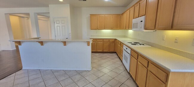 Building Photo - Gorgeous Single Story Home
