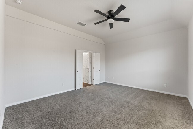 Building Photo - 229 Stag Way