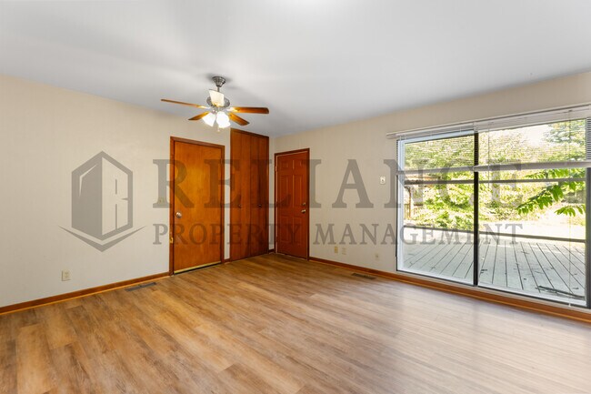 Building Photo - 2532 N Amidon Ave