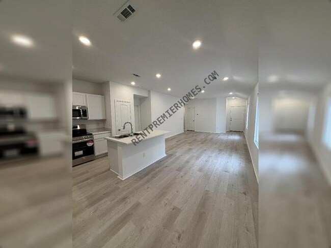 Building Photo - 250 Sarah Alyse Ln