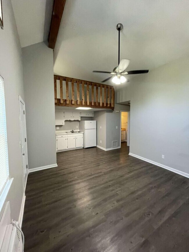 Building Photo - 1 Bedroom Apartment with a Bonus Loft