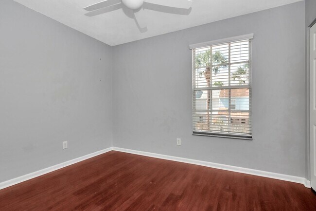 Building Photo - South Tampa 2 Bedroom w/ Office 2 Bathroom Townhome