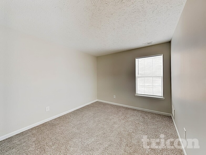 Building Photo - 10740 Snowdrop Way