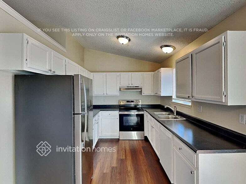 Building Photo - 2333 Fairplay St