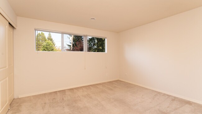 Building Photo - 15323 SE 42nd St