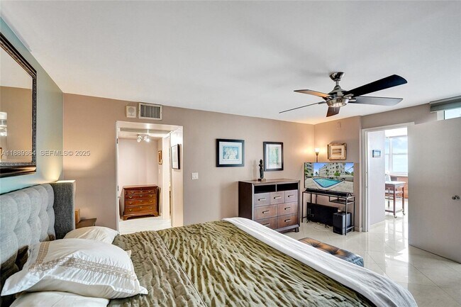 Building Photo - 209 N Fort Lauderdale Beach Blvd