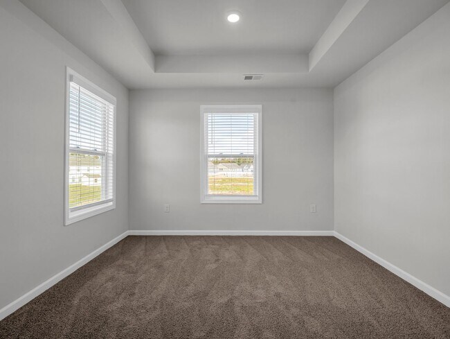 Building Photo - Like new home available in Hendersonville. Take advantage of our $3,500 six-month special when yo...