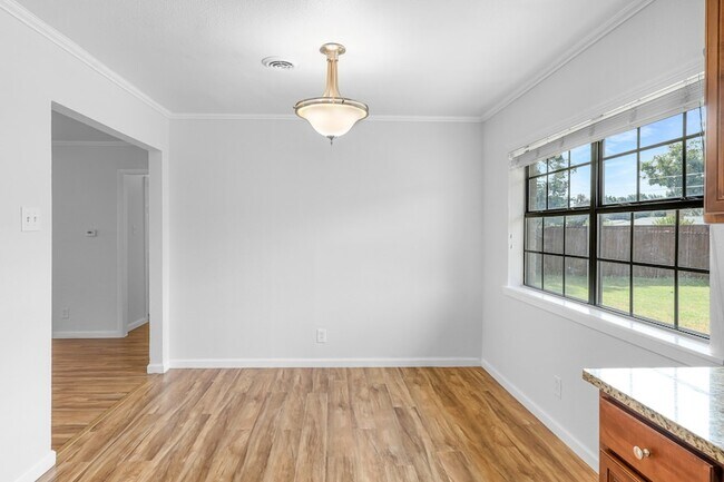 Building Photo - 3052 Cameo Ln