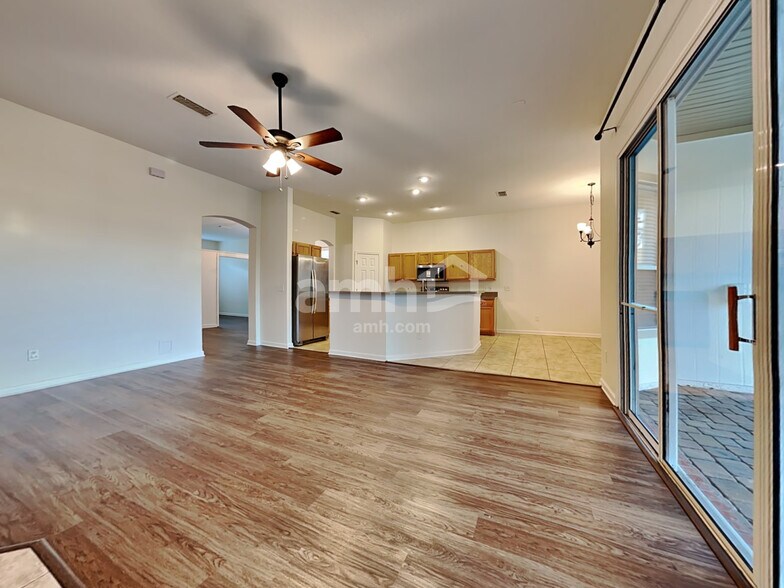 Building Photo - 14136 Fish Eagle Dr E