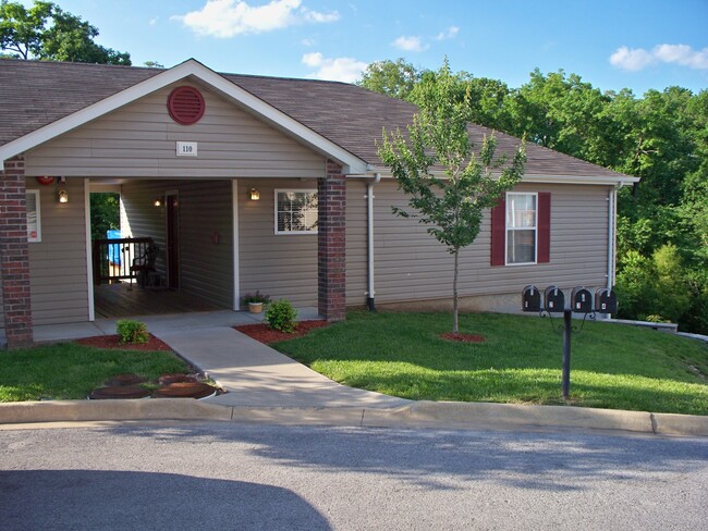 Building Photo - Branson Gardens 2 Bed, 2 Bath