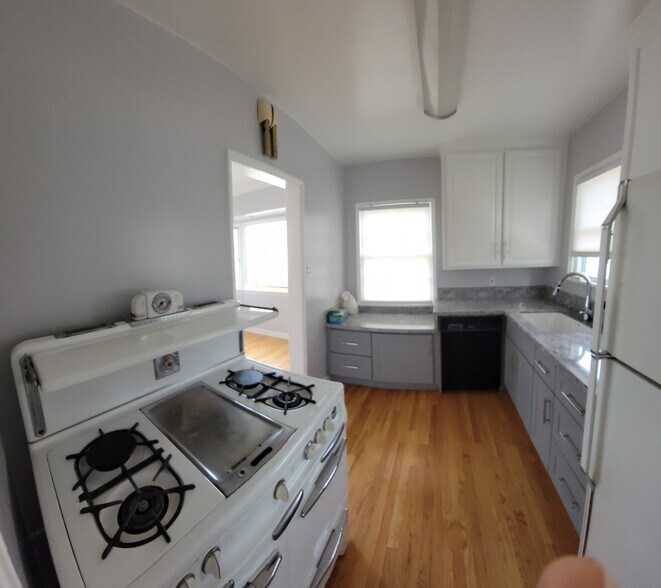 Building Photo - 408 Miramar Dr